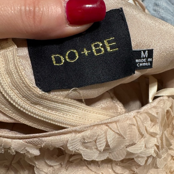 Elegant One-Shoulder Flower Dress in Cream - Picture 4 of 7